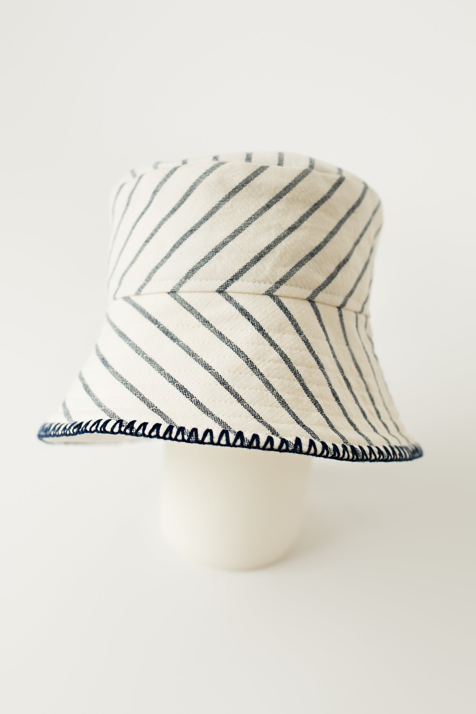 EMBROIDERED STRIPE BUCKET HAT – New (AA)