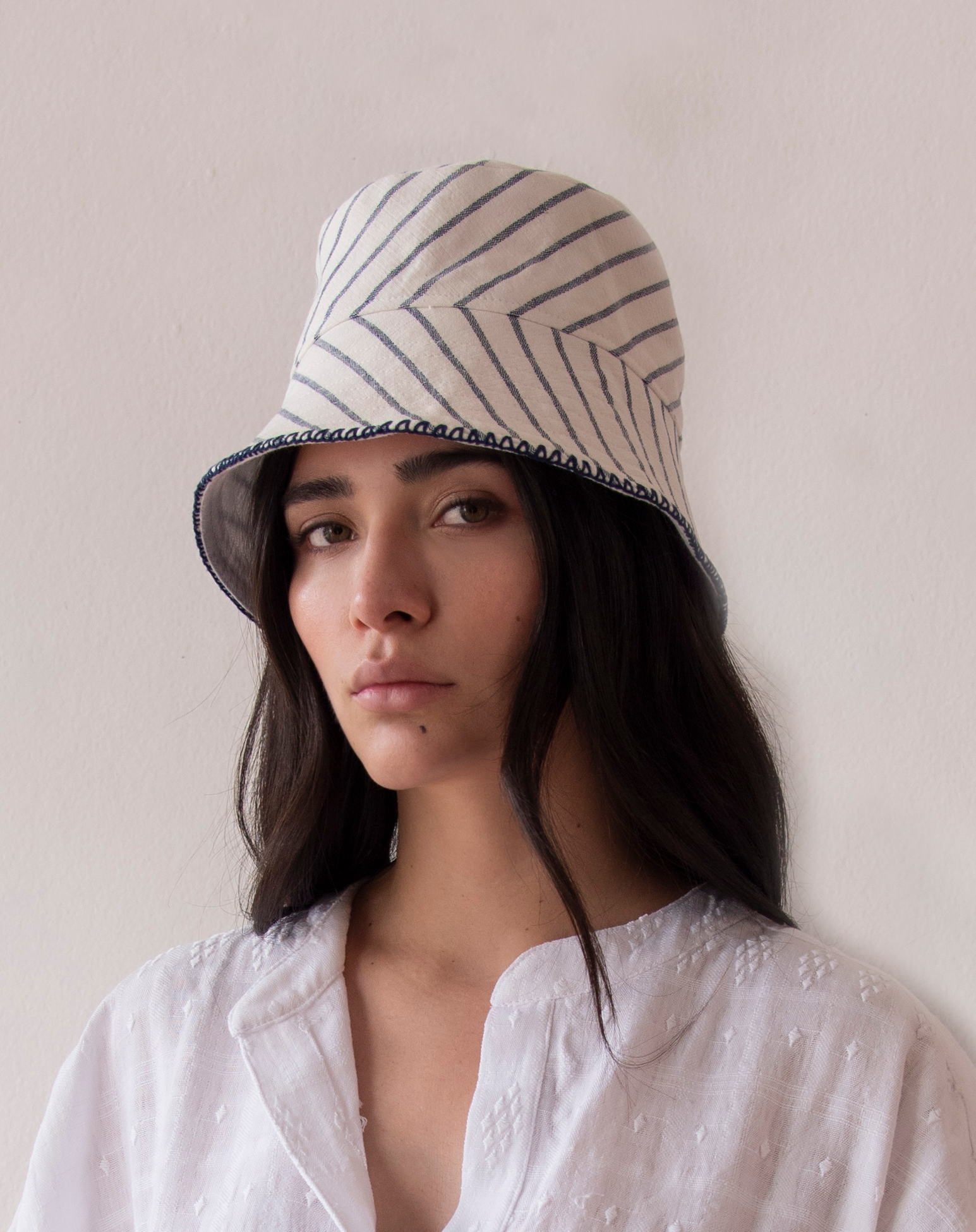 EMBROIDERED STRIPE BUCKET HAT – New (AA)